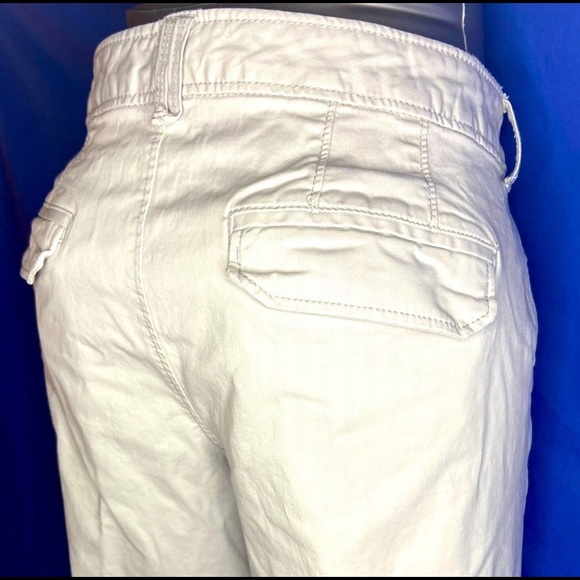 Old Navy light colored khaki capris. Size 8. - Picture 6 of 9